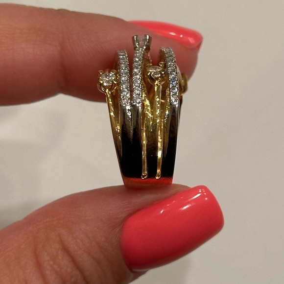 💕3 for $8💕 Gold Crystal Ring size 6 - Picture 5 of 8
